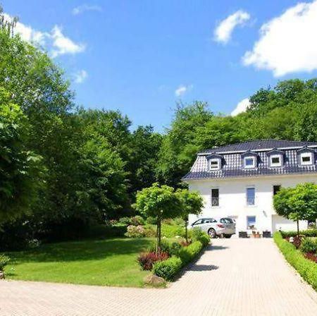 Weisses-Haus-Am-Kurpark-Fewo-Waldblick Quedlinburg Dış mekan fotoğraf