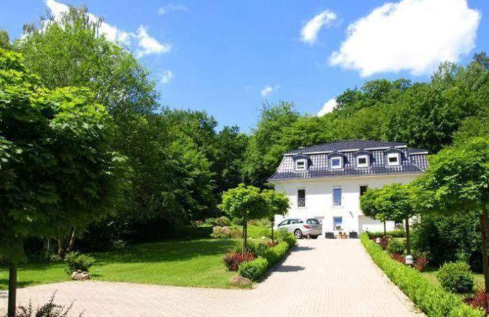 Weisses-Haus-Am-Kurpark-Fewo-Waldblick Quedlinburg Dış mekan fotoğraf